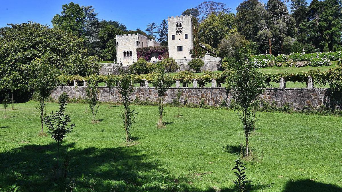 Vista del exterior del pazo de Meirás. |   // CARLOS PARDELLAS