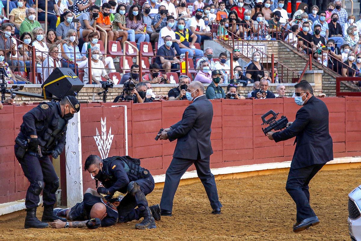 Exhibición de la Guardia Civil en la plaza de toros de Córdoba