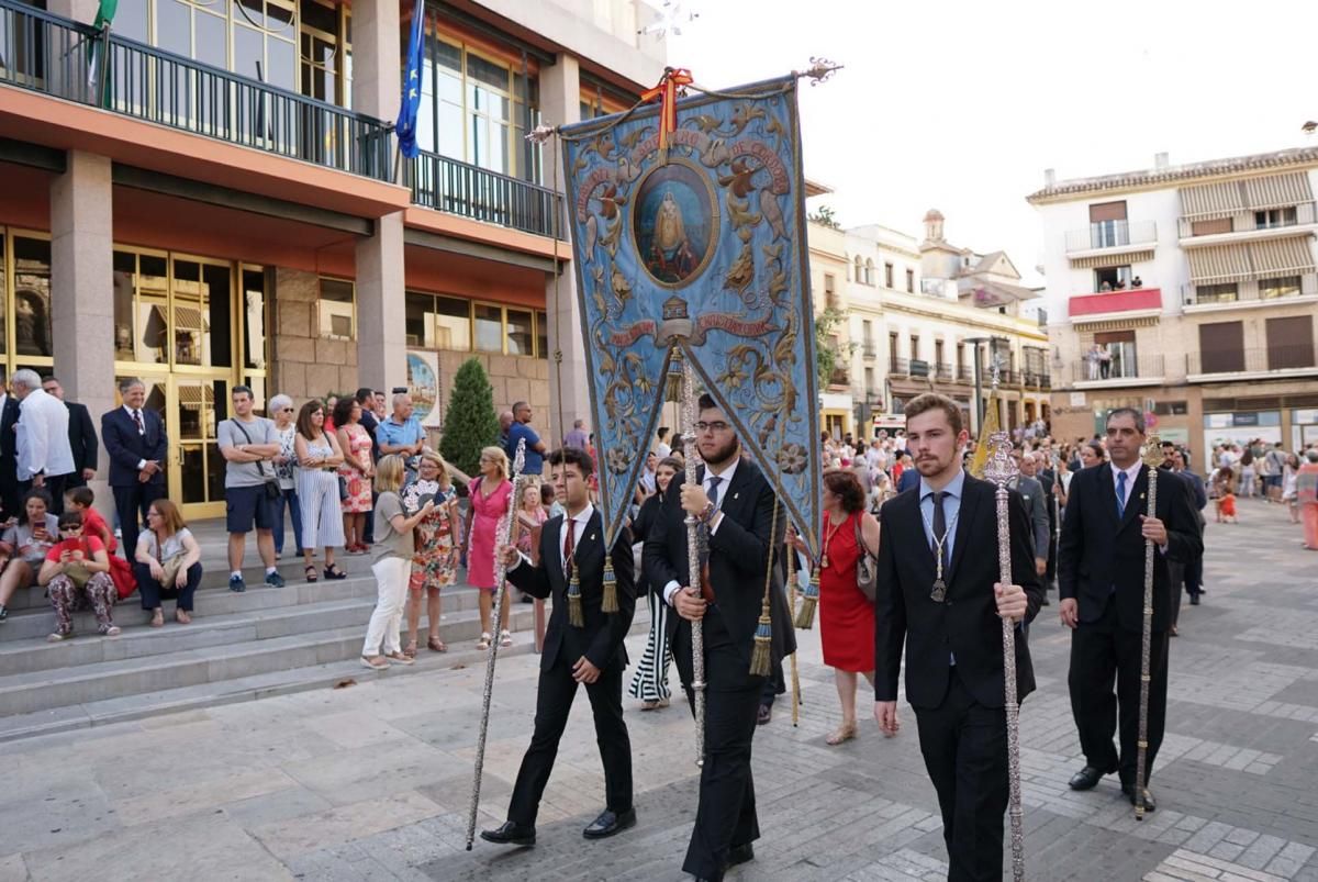 Una procesión con tres pasos para el aniversario del Sagrado Corazón