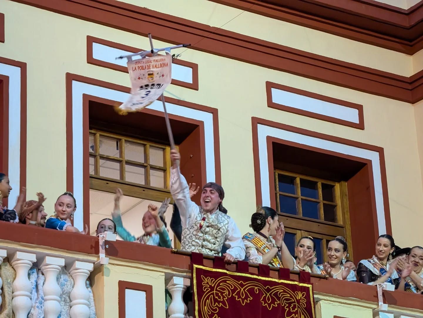 La Pobla de Vallbona entrega los premios a los monumentos de las comisiones falleras