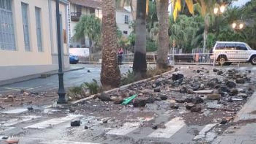 Desalojan un edificio en Tenerife tras hallar grietas en su estructura