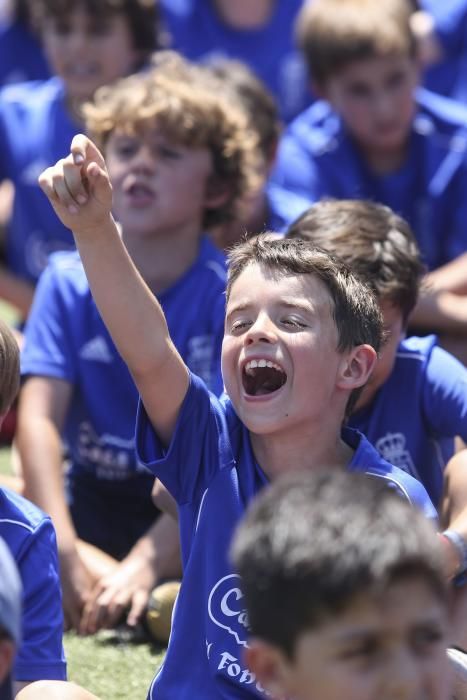 Visita de Mata al campus del Real Oviedo