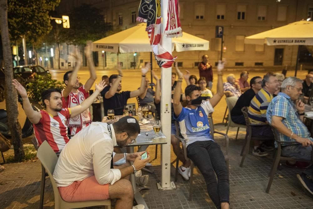 L'afició del Girona viu lluny de Montilivi la decepció.