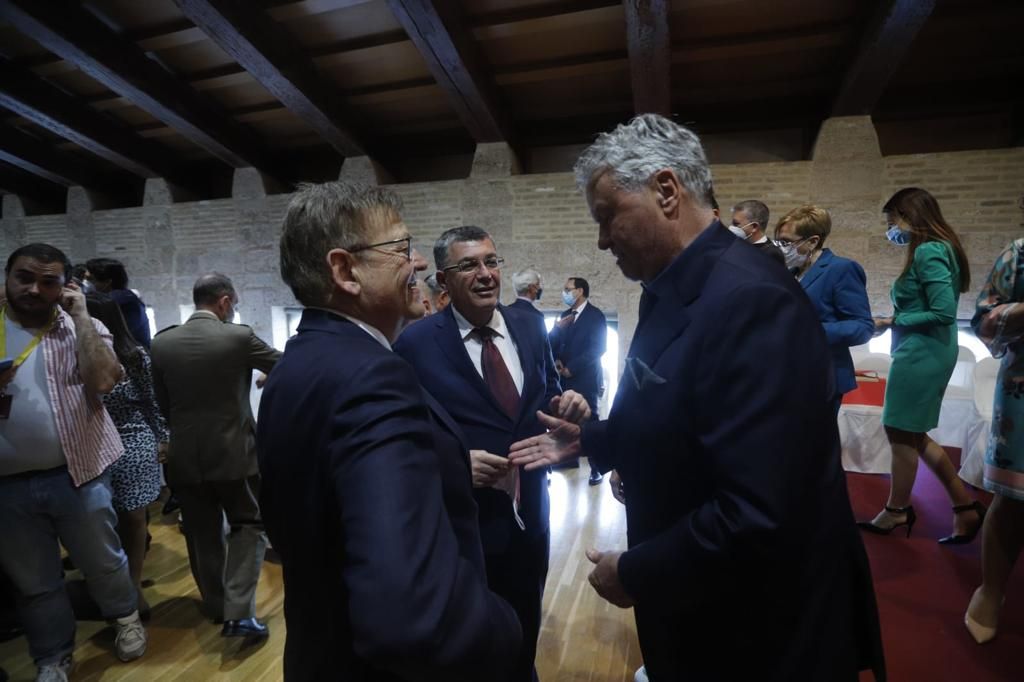 El exvalencianista Hiddink es premiado por las Cortes Valencianas