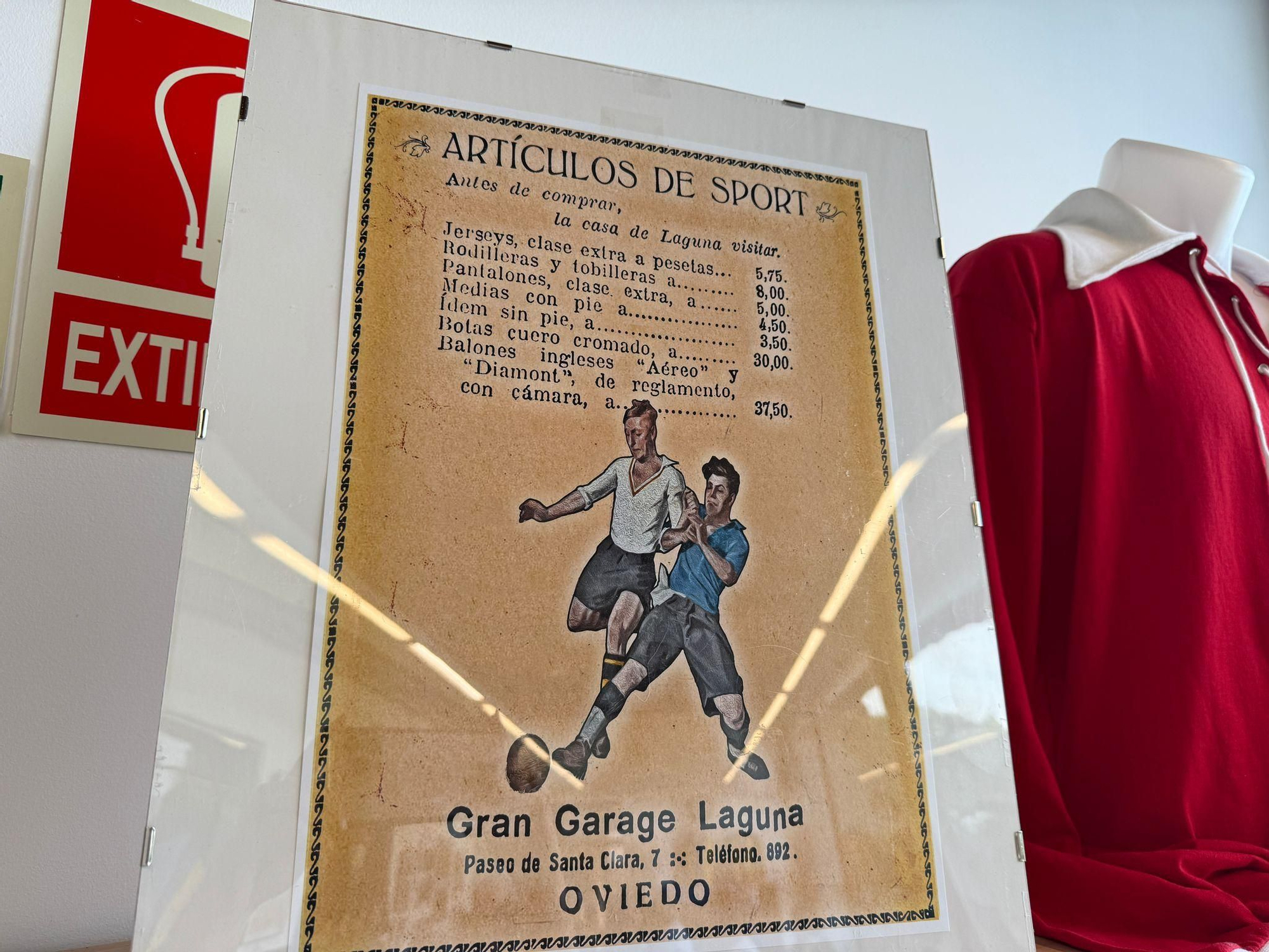 Así fue la inauguración de la exposición Fundadores del Real Oviedo en Lugo de Llanera