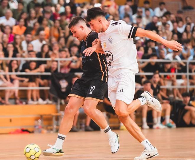 Así fue el partido de fútbol sala de las peñas de Sagunt.