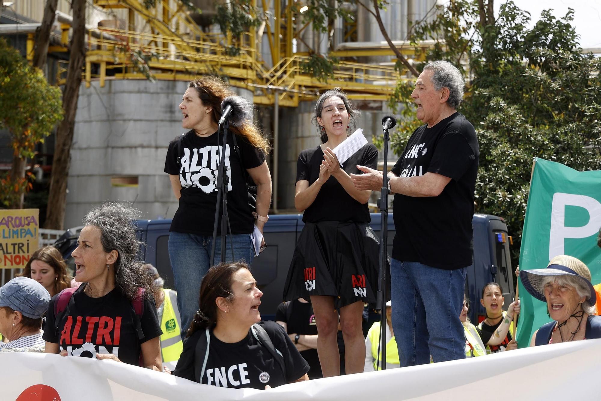 Miles de gallegos marchan de Pontevedra hasta Lourizán en protesta por las celulosas de Ence y Altri