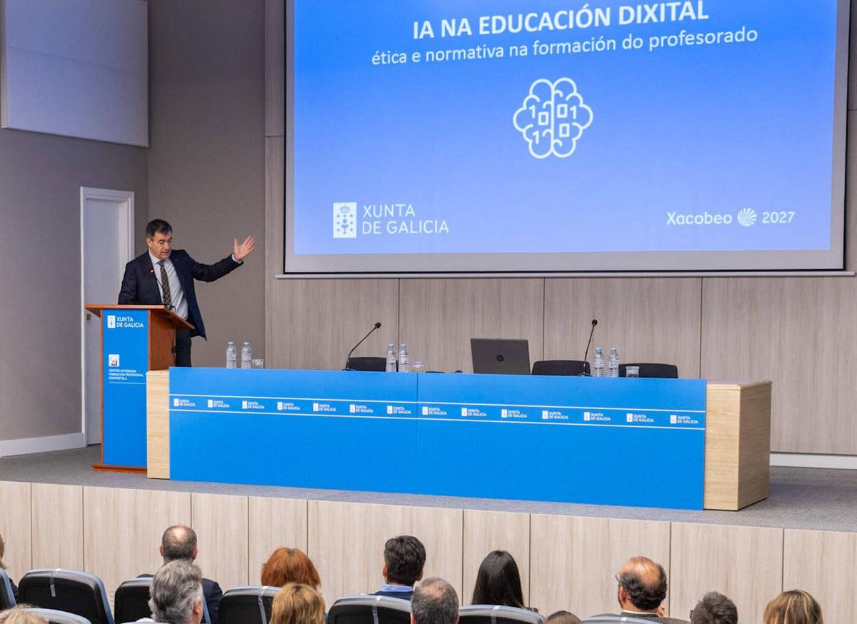 El conselleiro de Educación, Román Rodríguez, inaugura una jornada sobre educación digital en el profesorado.