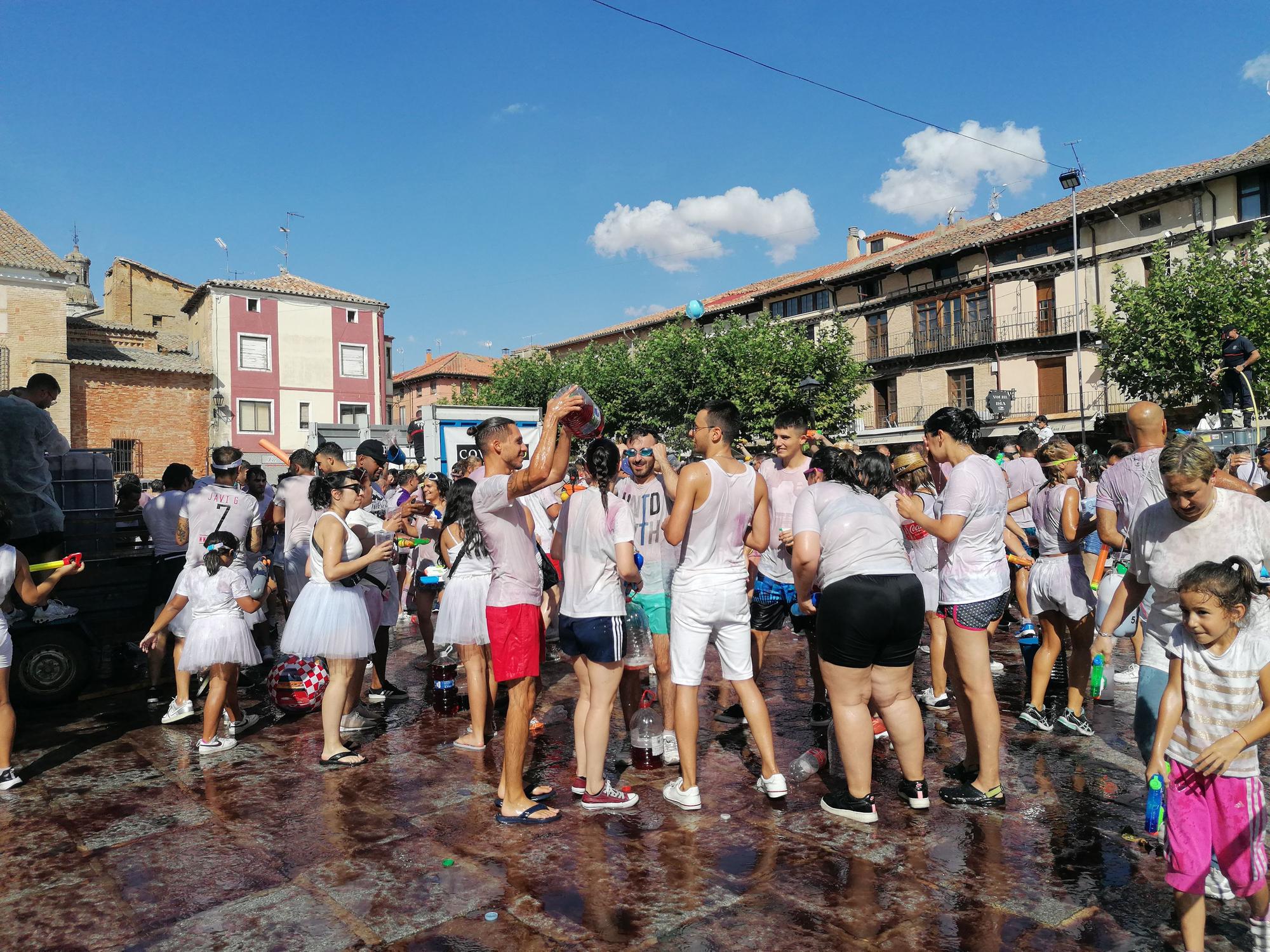 "Toro en su tinta" tiñe de color las fiestas