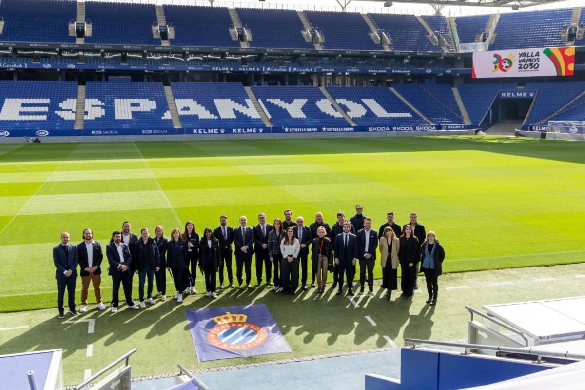 Imagen de la visita de la delegación de la FIFA al RCDE Stadium