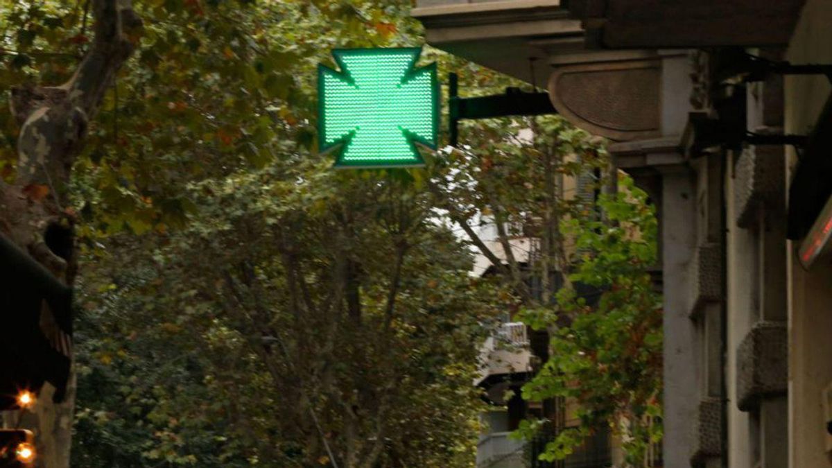 L’experiència de les farmàcies en el projecte Radars podria traslladar-se a la iniciativa dels microrefugis. | ÁLVARO MONGE