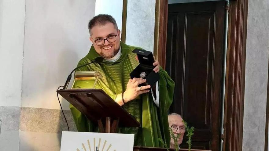 Emmanuel González, nuevo párroco de La Asunción-San Juan XXIII, en Gijón: "La fe te ayuda en el día a día; no es algo aburrido que solo consiste en rezar"