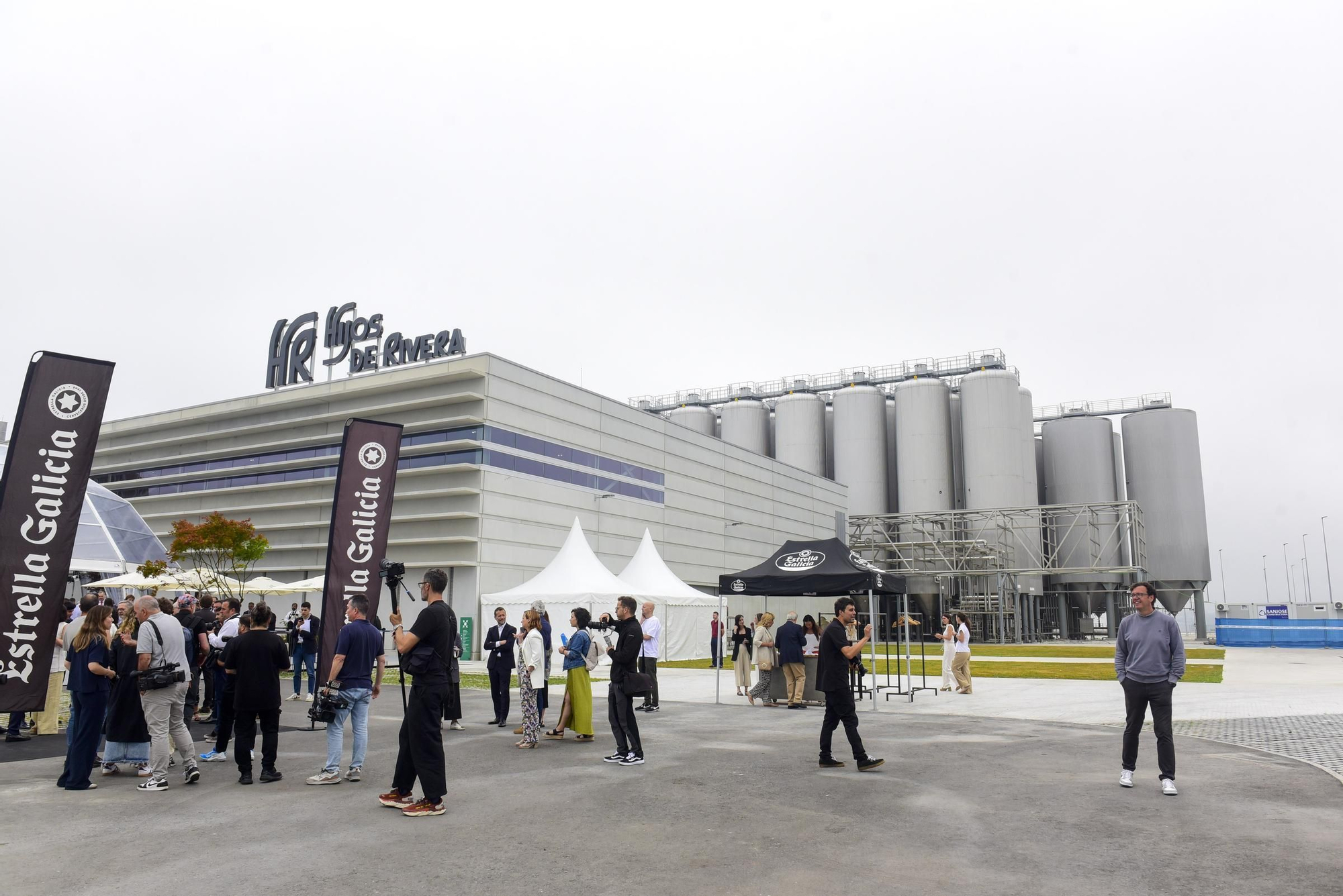 Estrella Galicia inaugura su nueva planta de producción en el polígono de Morás