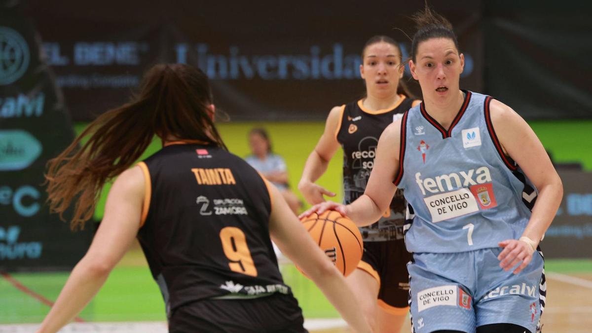 Diana Cabrera, en el partido
contra el Recoletas Zamora. 
|  José Lores