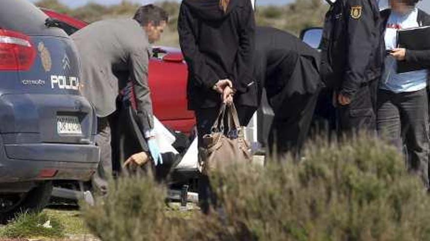 Levantamiento del cadáver del asesinado en Ponferrada.