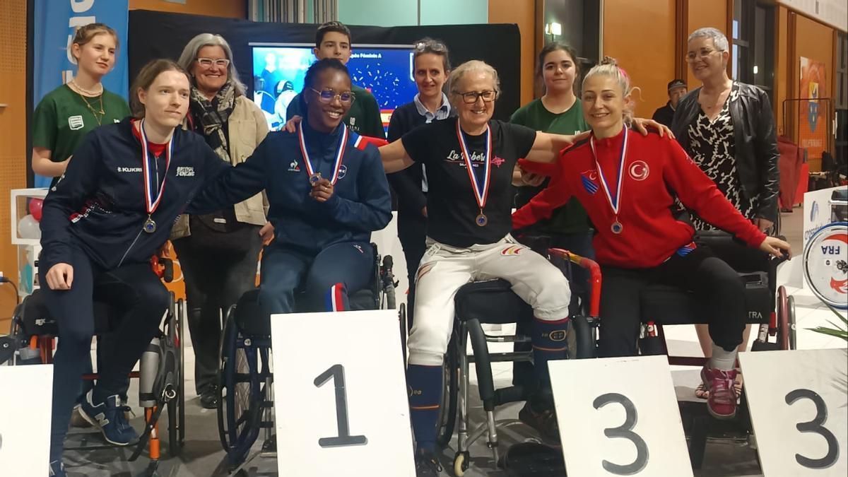 Begoña Garrido firma un regreso histórico a la esgrima internacional con cinco medallas y la mirada puesta en el ciclo paralímpico.