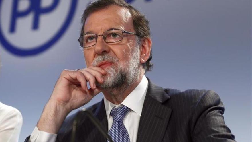 Rajoy renuncia al escaño y pide el reingreso como registrador