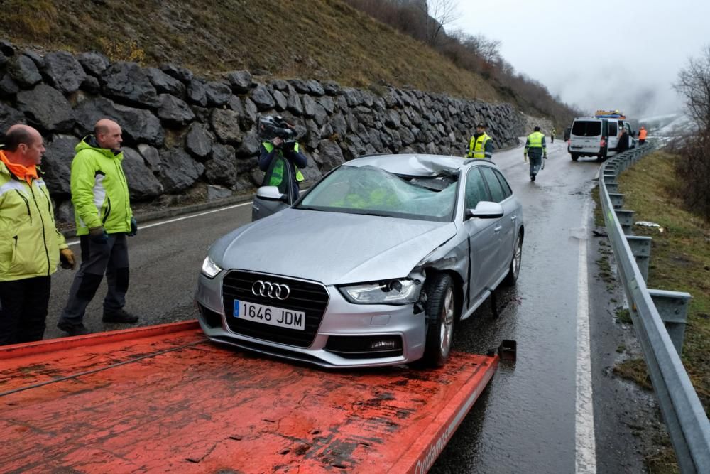 Fallece un gijonés al caerle una piedra sobre su coche en San Isidro