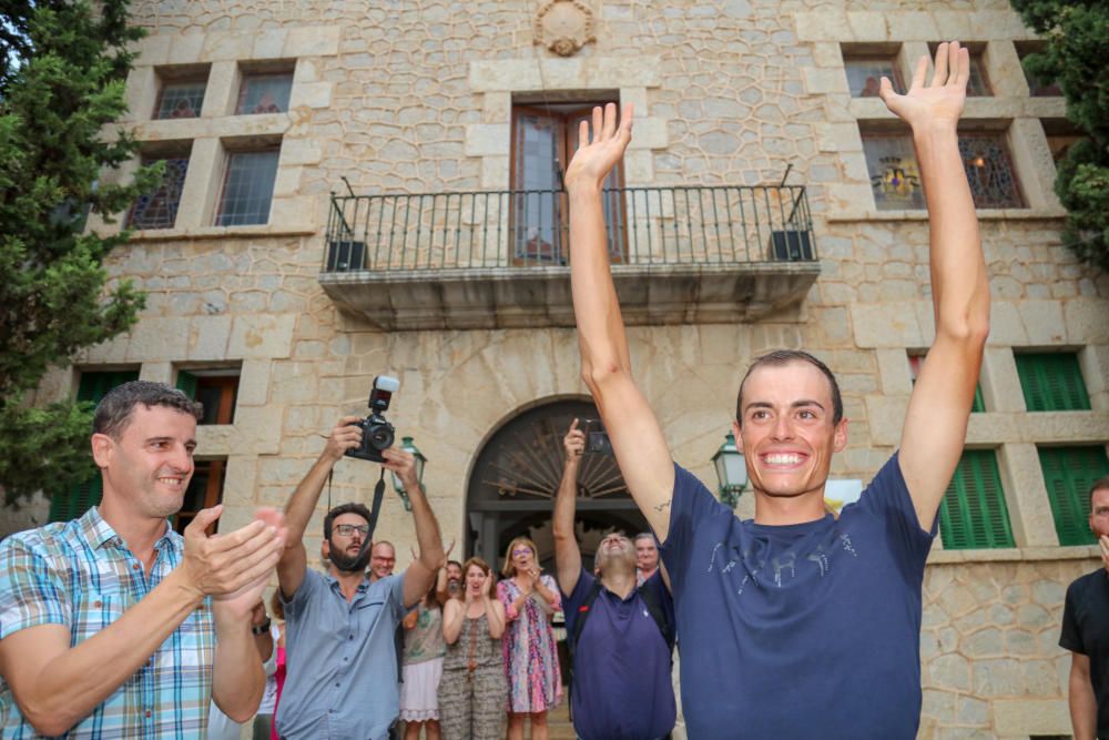 Artà homenajea al ciclista Enric Mas