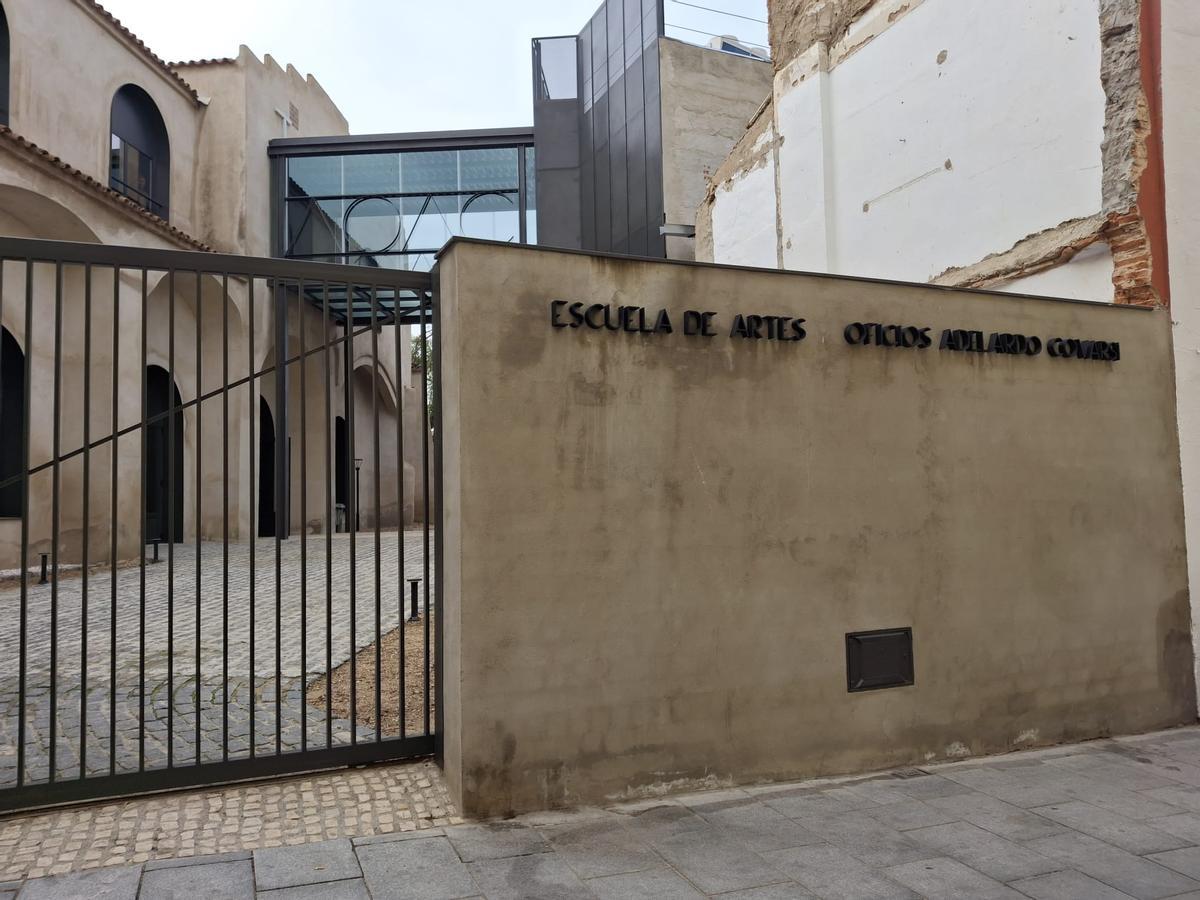 Nuevo edificio de la Escuela de Artes y Oficios Adelardo Covarsí en Badajoz.