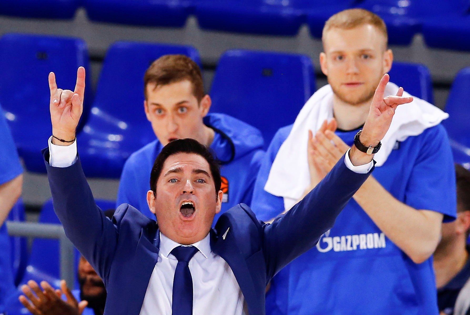 Xavi Pascual, técnico del Zenit, en el primer partido de la Euroliga.