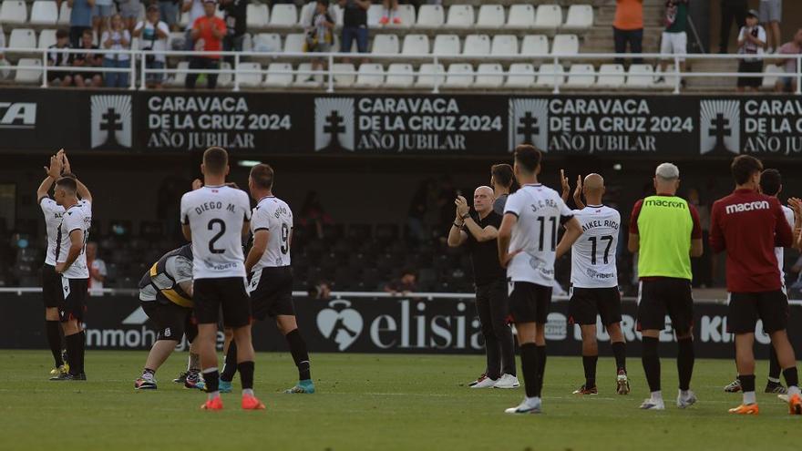 Un FC Cartagena sin tensión cae frente al Huesca (0-2)