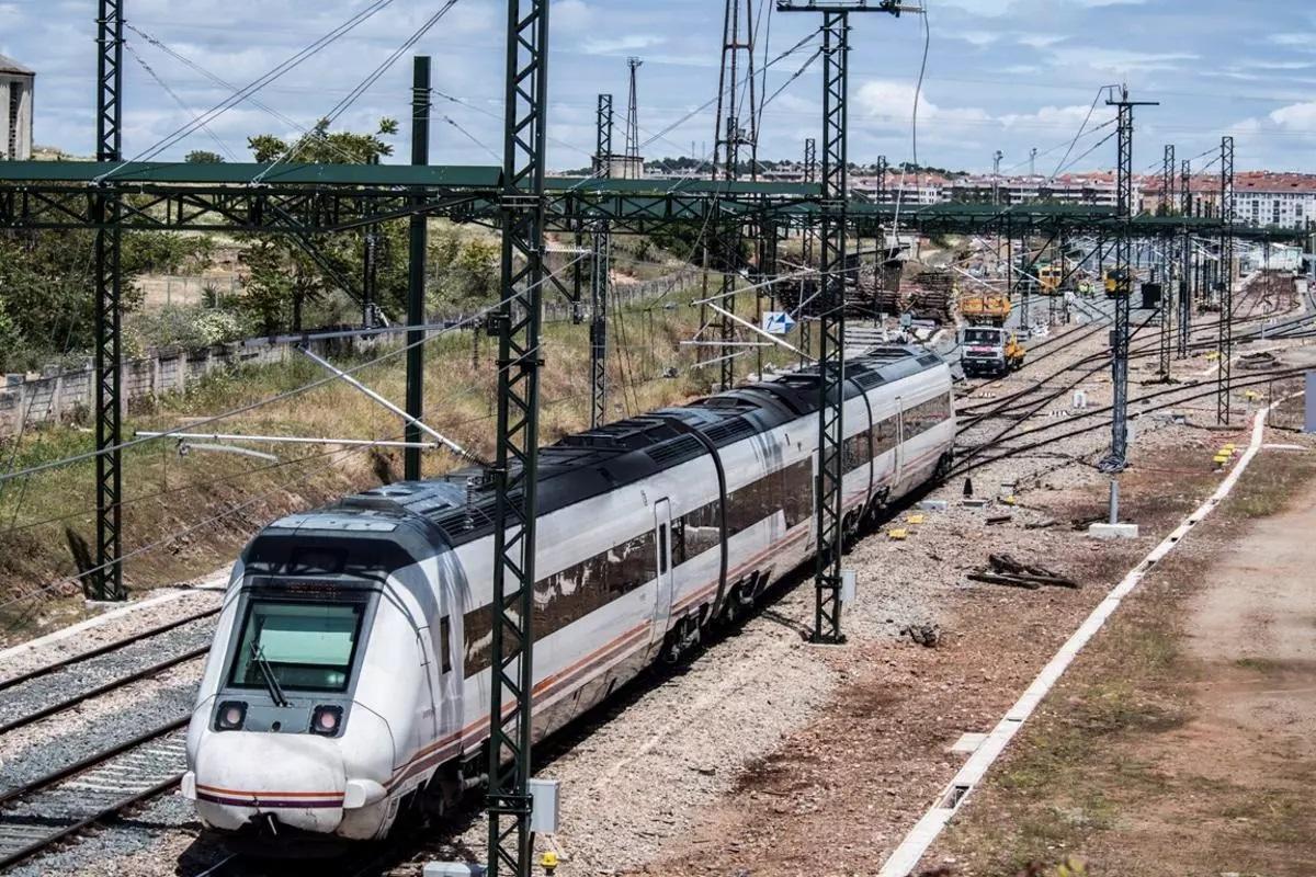 Trenes de media distancia llegan a Cáceres, en imagen de archivo.