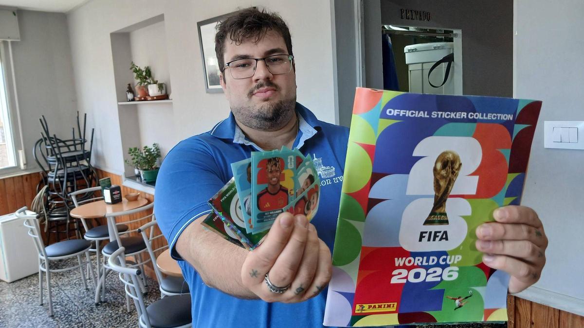 Isaac Álvarez explica cómo convirtió el Var con Uve en un punto de intercambio de cromos del Mundial.