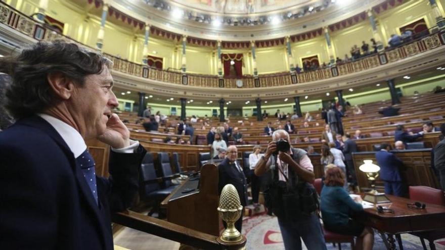 PSOE y Podemos se rebelan contra el veto de PP y C's a 4.000 enmiendas ...