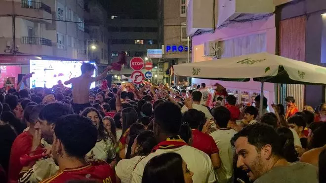 O Morrazo se echó a la calle para ver y celebrar que es España es Campeona del Mundo
