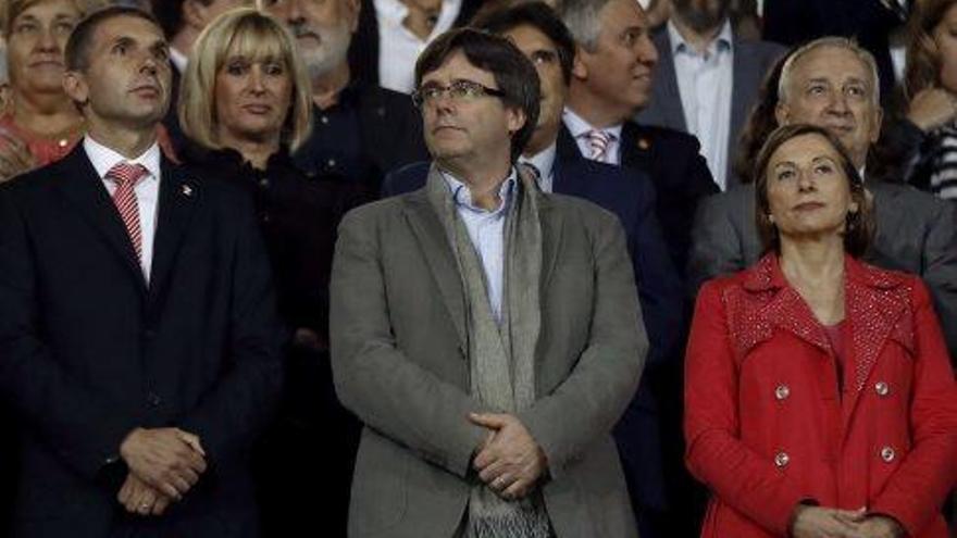 Carles Puigdemont, a la llotja de Montilivi amb Carme Forcadell