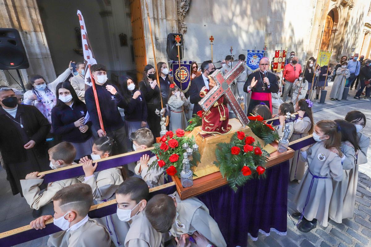 Procesión de los alumnos del colegio Nuestra Señora del Carmen de Orihuela