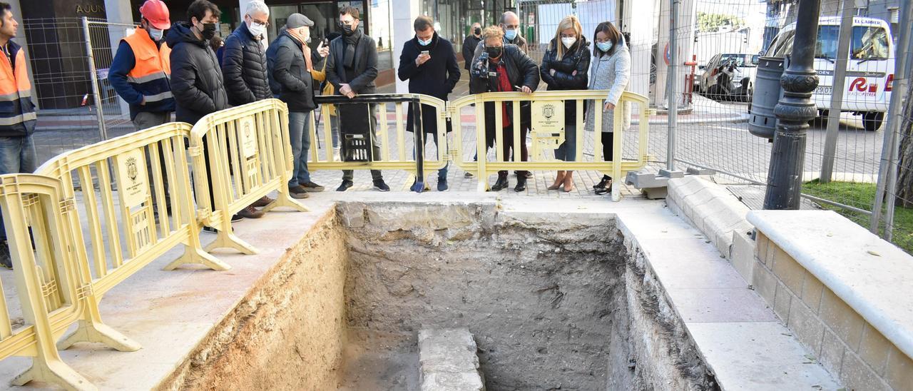 Las excavaciones se están realizando entre el Ayuntamiento y la iglesia de San Bartolomé Apóstol.