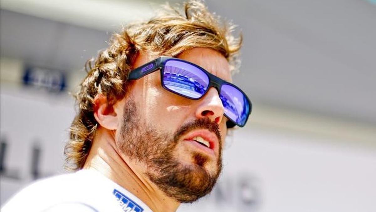 Alonso, en el paddock de Sepang