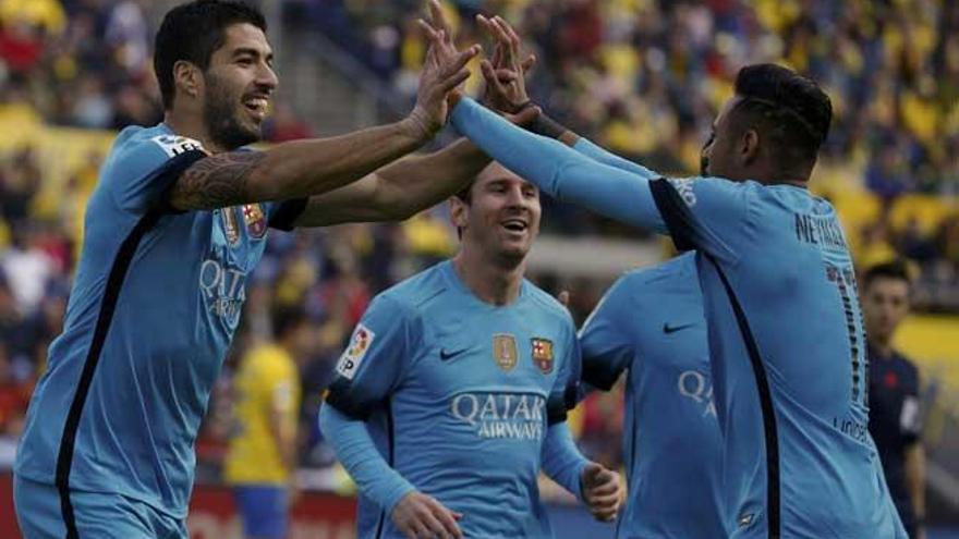 El Barça celebra su primer gol en Las Palmas.