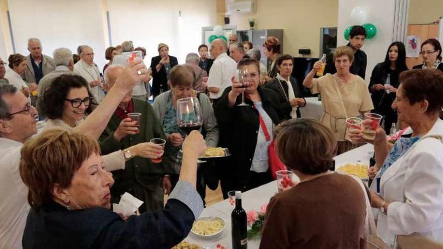 Un brindis por los enfermos de alzhéimer