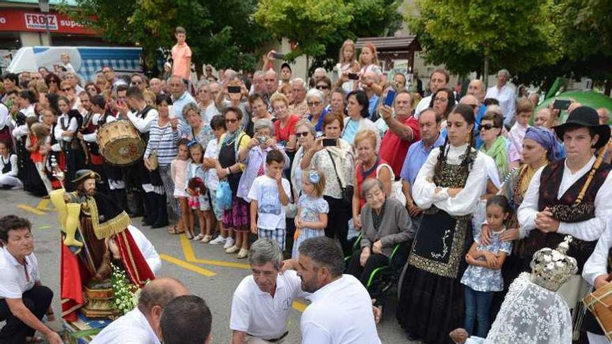 Encuentro de imágenes en las fiestas de San Roque. // Gustavo Santos-