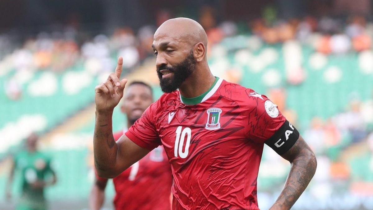 Emilio Nsue celebra un gol con la camiseta de Guinea Ecuatorial