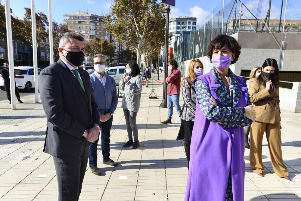 Homenaje a las víctimas de la violencia machista en la Asamblea Regional