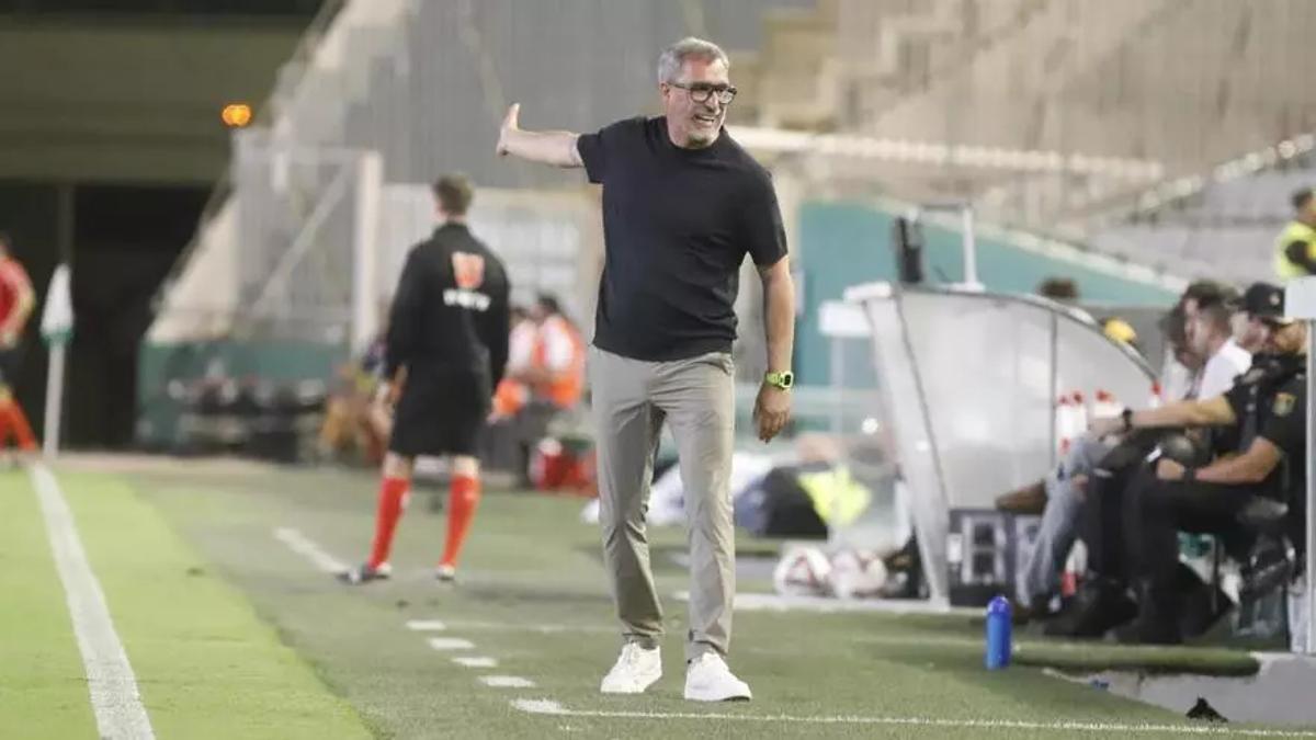 Jon Pérez 'Bolo', en la banda de El Arcángel, cuando dirigía al Burgos, la pasada temporada.
