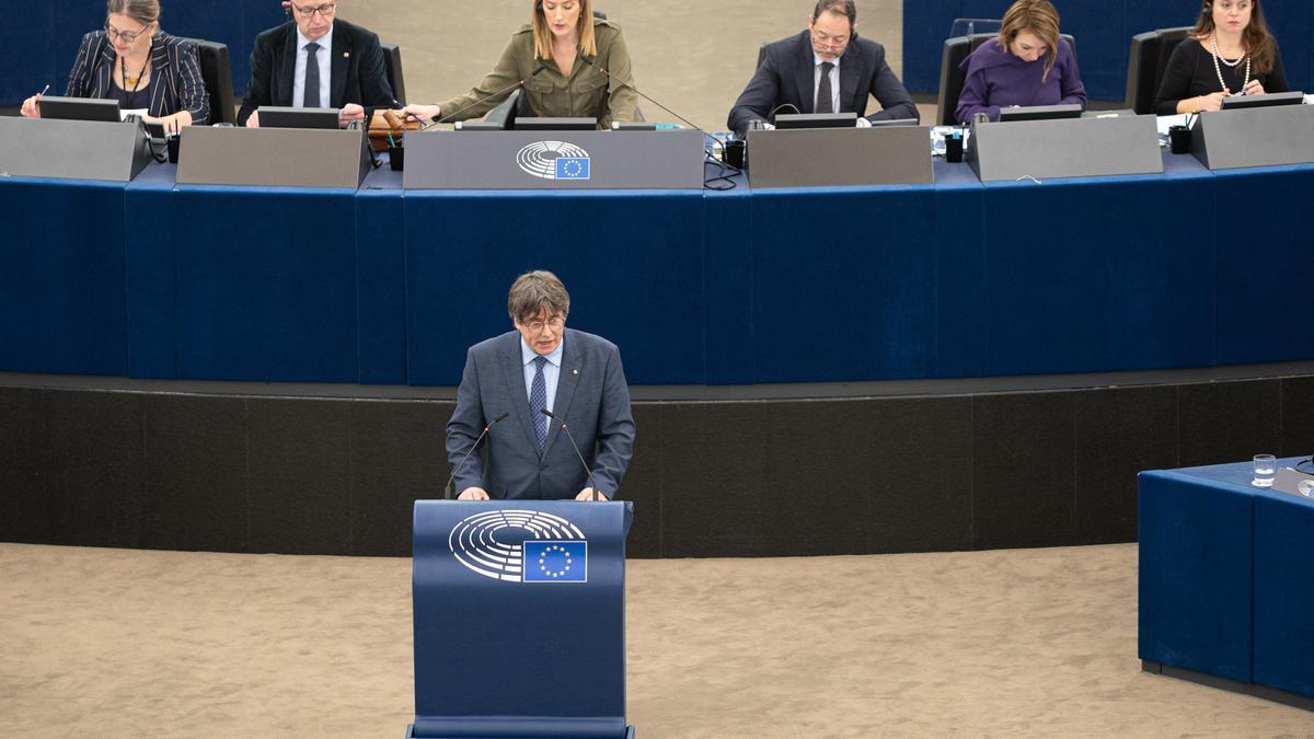 El expresidente de la Generalitat Carles Puigdemont comparece ante el Parlamento Europeo, a 13 de diciembre de 2023, en Estrasburgo (Francia).