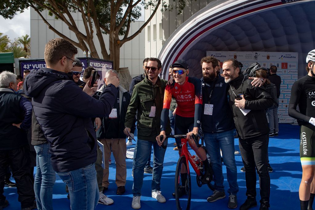 Salida de la Vuelta Ciclista a la Región de Murcia en San Javier