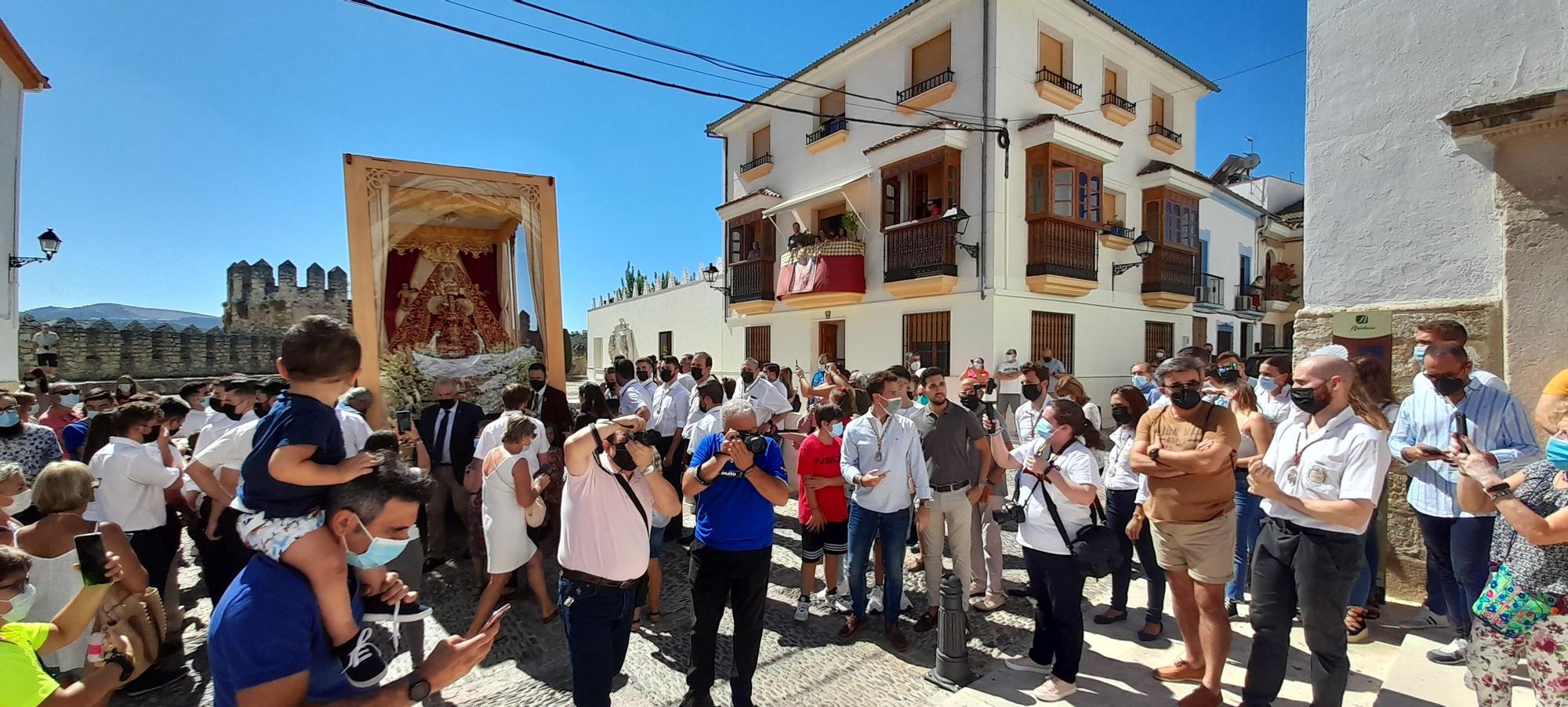 La 'Bajá' de la Virgen de la Sierra a Cabra, en imágenes