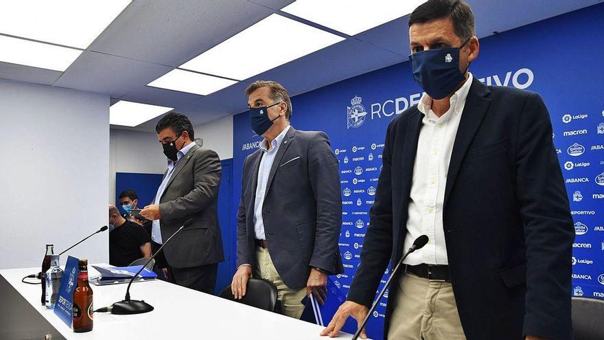 Fernando Vidal con varios compañeros en una rueda de prensa en Riazor.