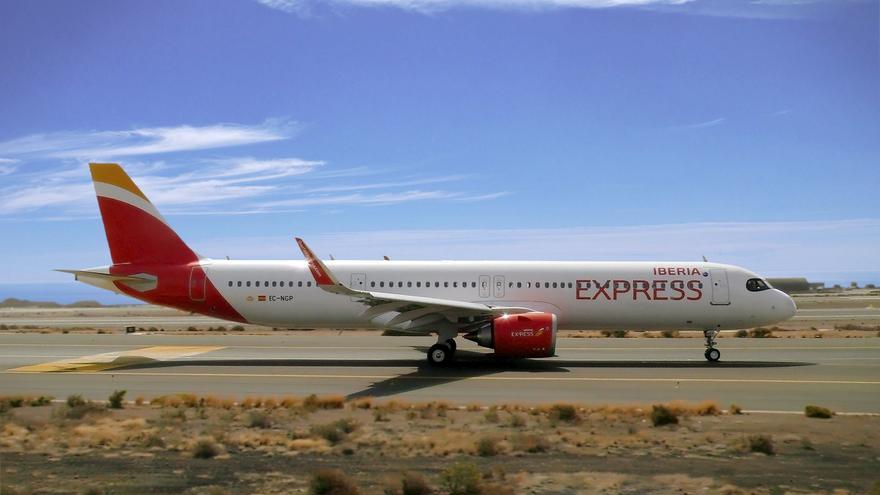 Programación récord de Iberia Express con 11 vuelos diarios a Tenerife y 10 a Gran Canaria desde Madrid en Navidades
