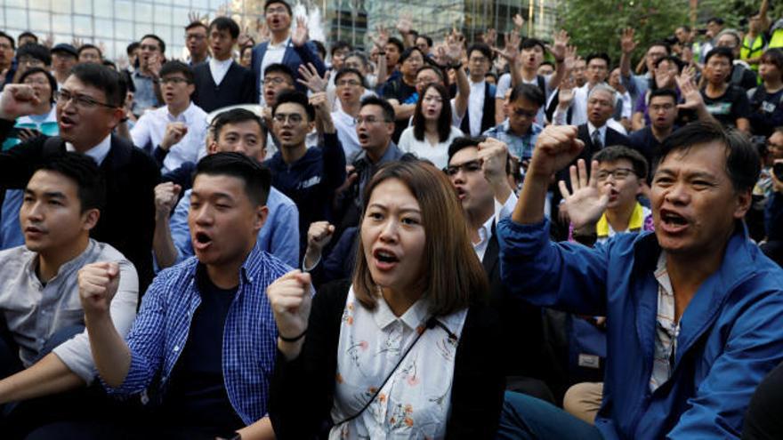 Los demócratas arrasan en las elecciones de Hong Kong