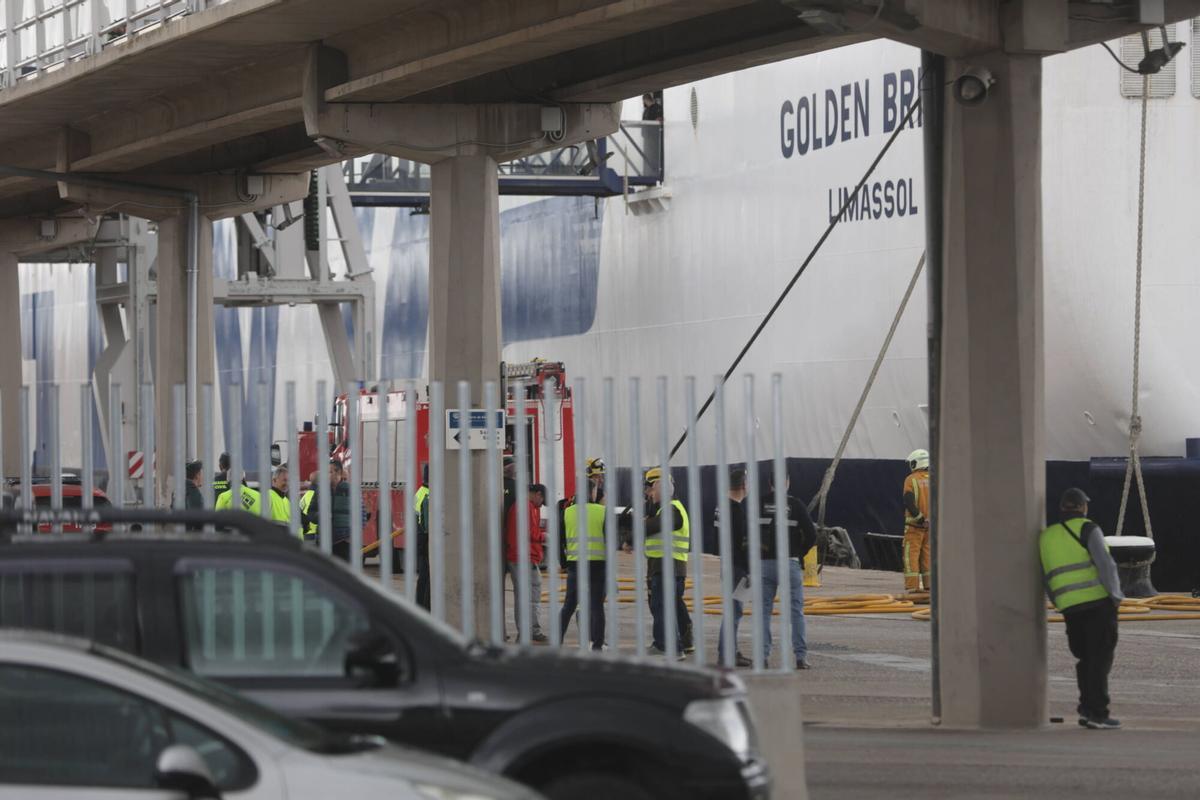 FOTOS | Nuevo incendio en la bodega de un ferry que cubría la ruta Barcelona-Palma FOTOS | Nuevo incendio en la bodega de un ferry que cubría la ruta Barcelona-Palma