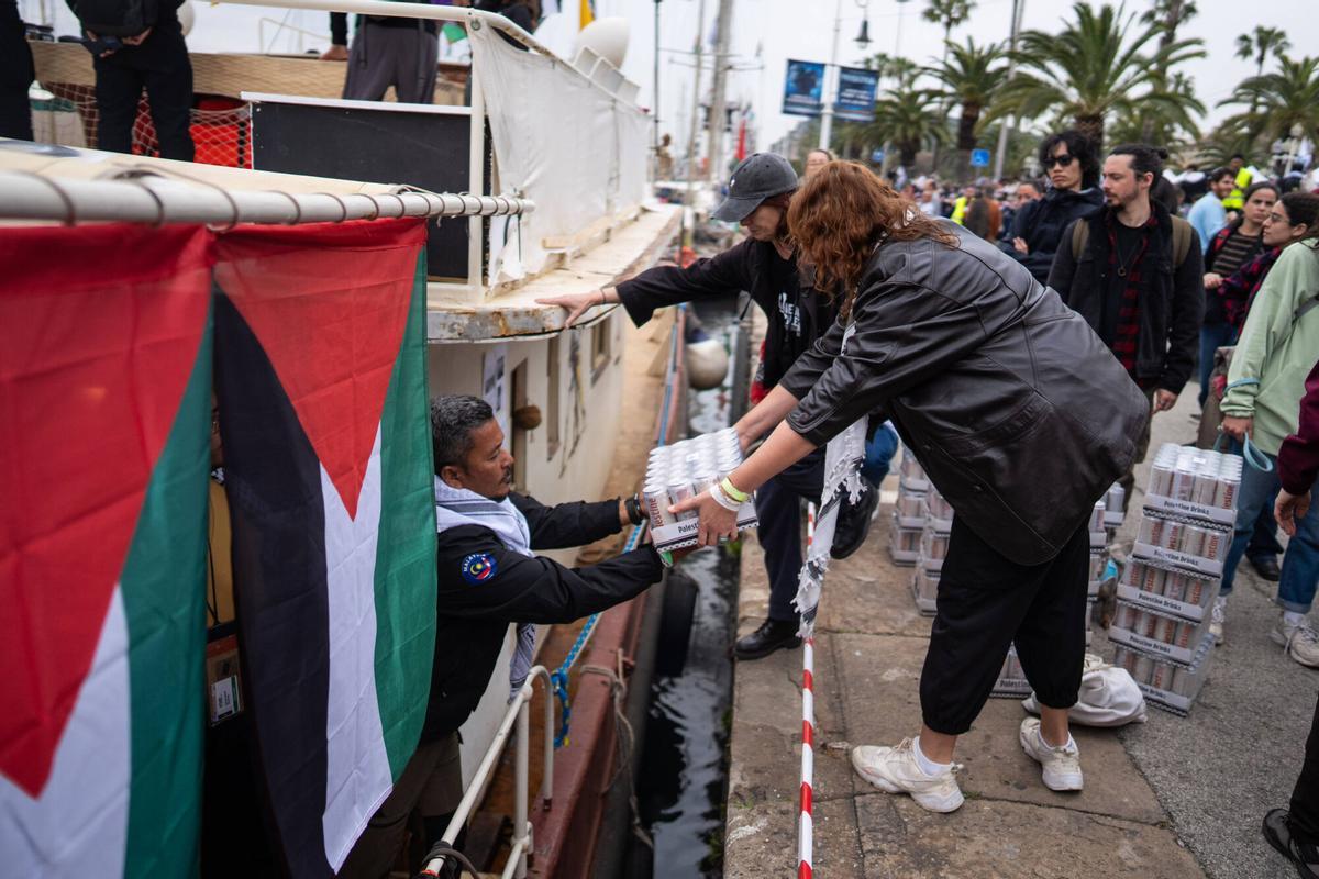 BARCELONA 12/04/2026 Sociedad. Una nueva flotilla con más de setenta embarcaciones y un millar de participantes se prepara para poner rumbo a Gaza, y el puerto de Barcelona se llena de actividades para apoyar la iniciativa. Foto de Zowy Voeten