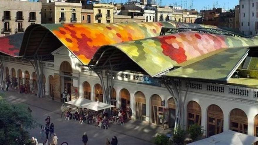 La teulada del mercat de Santa Caterina, obra de Cumella.