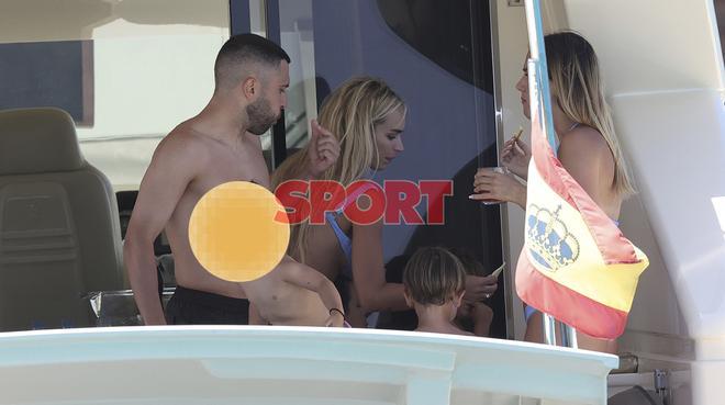 ¡Fotos exclusivas! Así son las vacaciones de Sergio Busquets y Jordi Alba